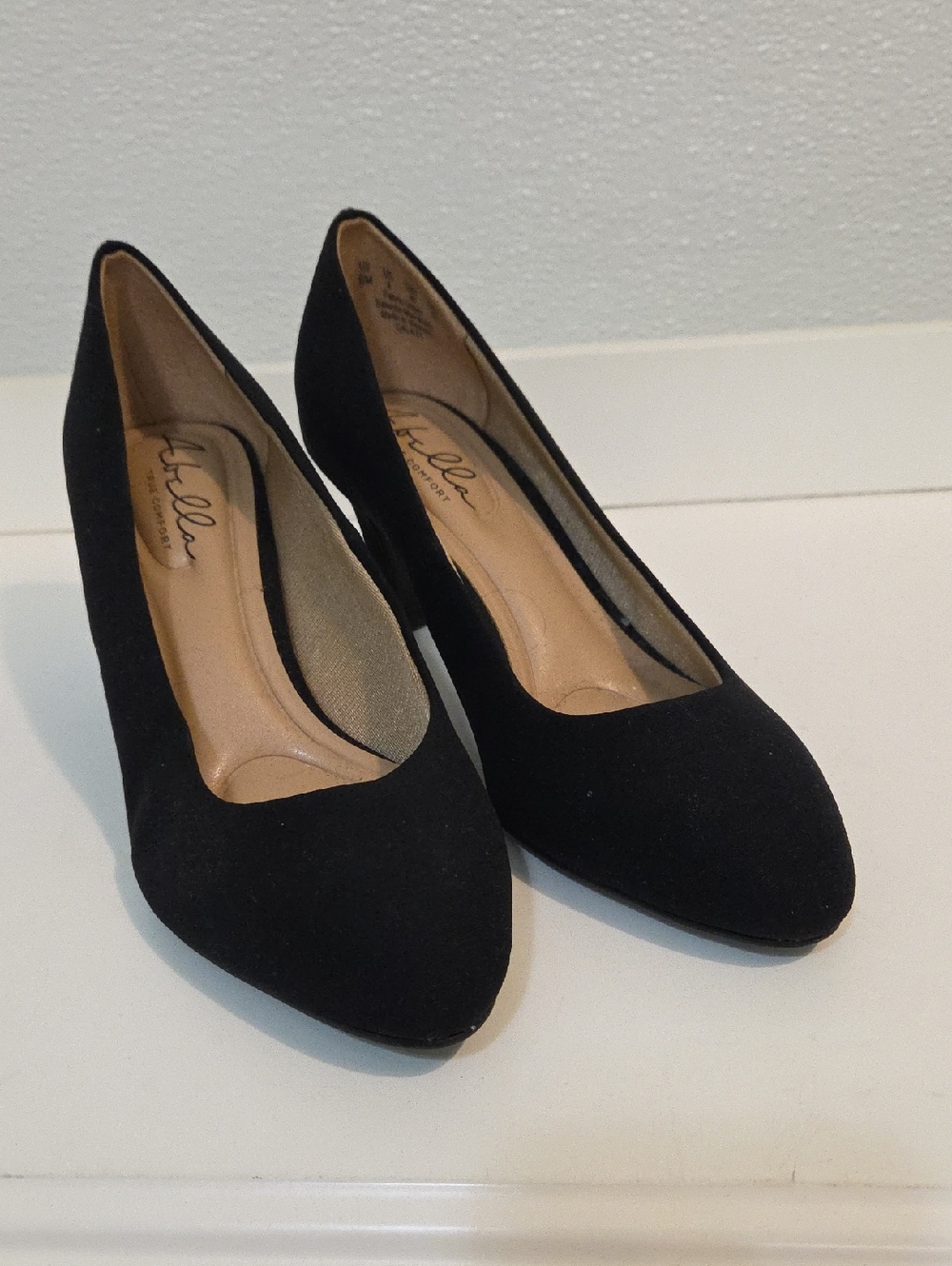 Black Women's Pointed-Toe Pumps by Abella NWT Size 6